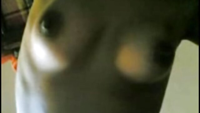ブルネットは彼女の玩具で遊ぶのが大好き 女性 用 の エロ 動画