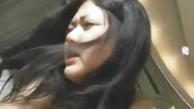 暗い髪のブルネットはかなり女性を支配 クンニ 女性 用 動画