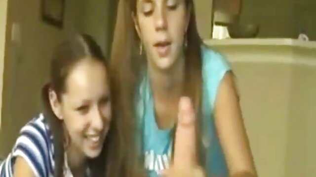 女の子は電話でチャットし、自慰行為をする セックス 女性 用 動画