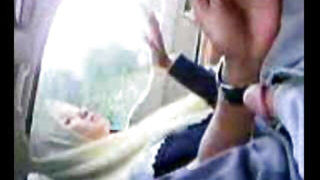 興奮しているポン引きは、男の子の友人の口ひげとセックスすることに決めました セクシー 動画 女性 向け