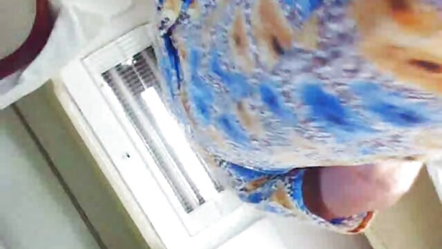 セクシーなブルネ 女性 向け エッチ 動画 雌犬は非常に角質であり、幸せなのでうめき声です