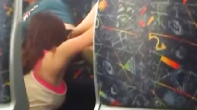 倉庫で男をねじ込む甘いブルネット 女性 用 無料 エロ 動画